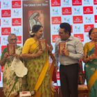 शबाना आज़मी, अजय मागो, शांतनु रे चौधरी, मैथिली राव, रिंकी रॉय भट्टाचार्य ने ओम बुक्स इंटरनेशनल की द ओल्डेस्ट लव स्टोरी को टाइटल वेव्स, बांद्रा में लॉन्च किया